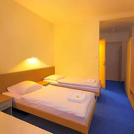 Dom Turystyczny Indigo Hostel *